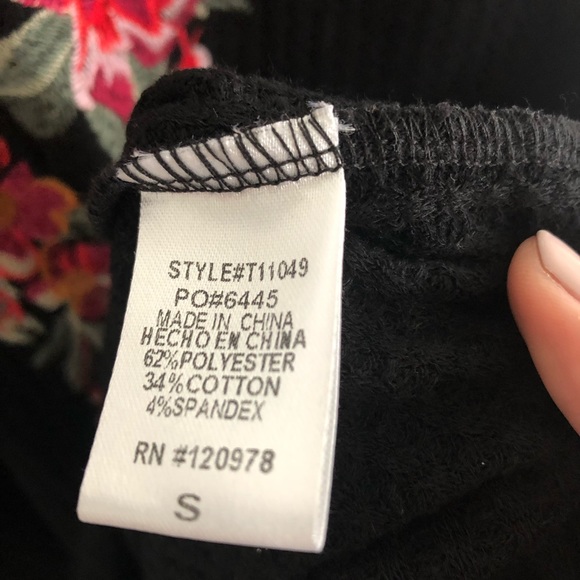 ENTRO Embroidered Floral Waffle Knit Tee S - Picture 6 of 7